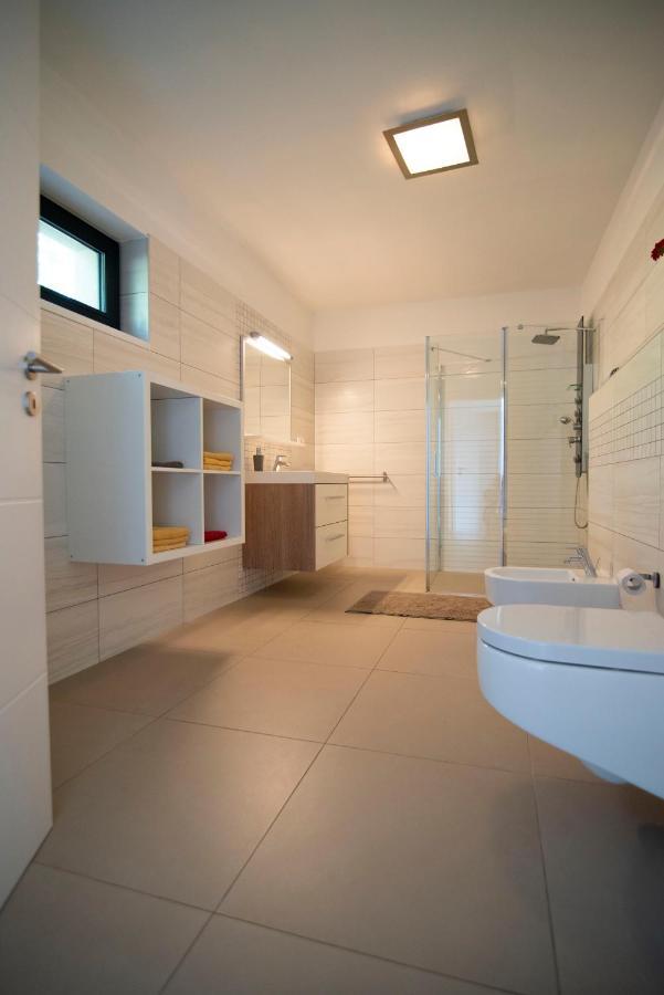 Wellness bungalov - vodní nádrž Slapy - 40km od Prahy Necin Exteriér fotografie