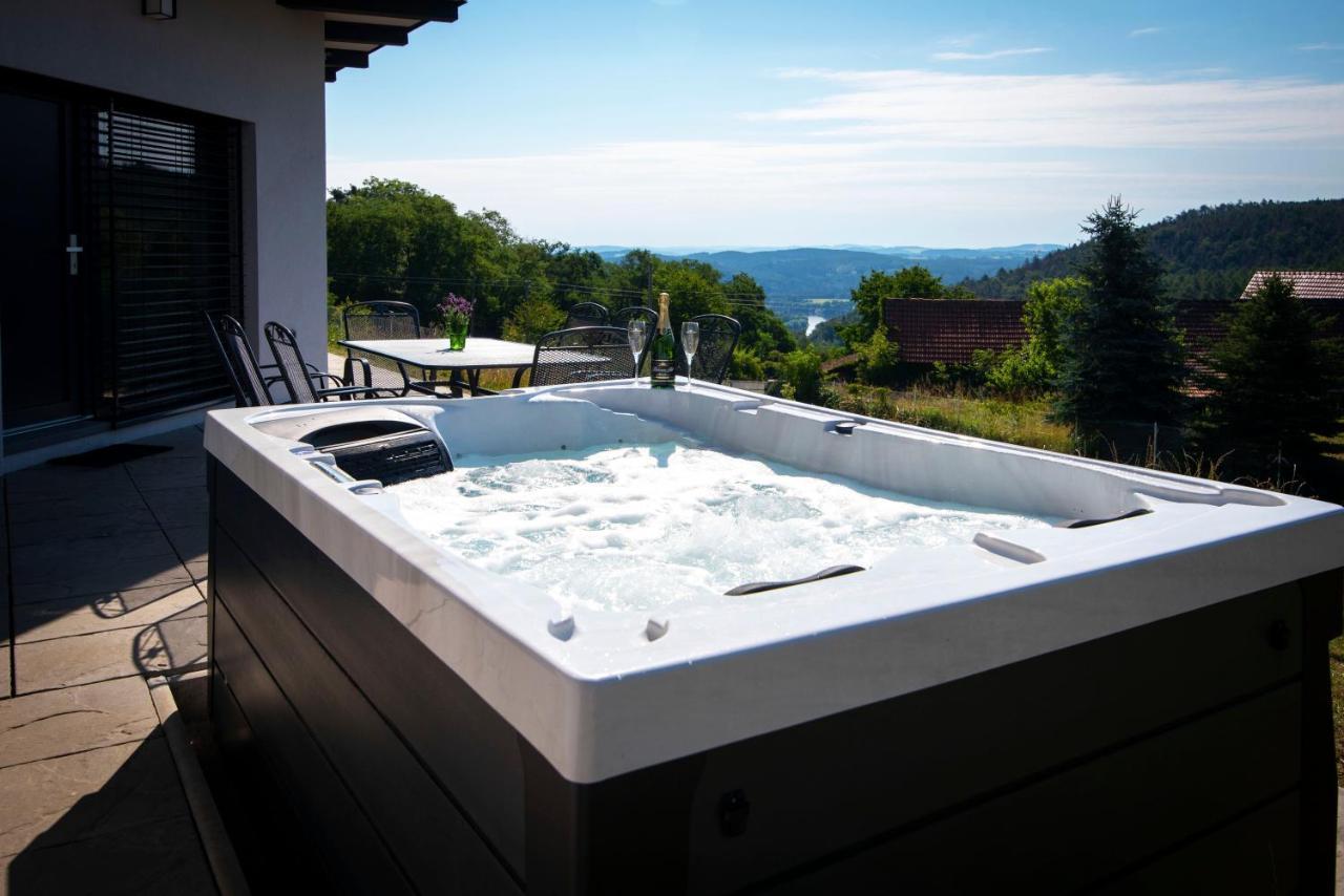 Wellness bungalov - vodní nádrž Slapy - 40km od Prahy Necin Exteriér fotografie